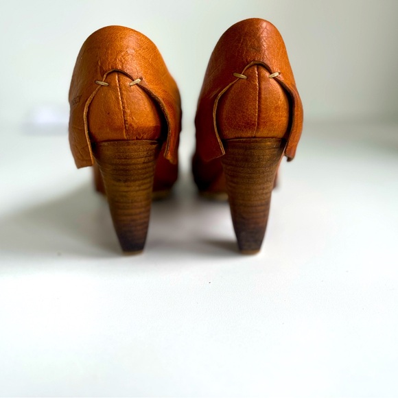 Prophecy - Italian Leather Heels - Size 9 - Picture 3 of 4